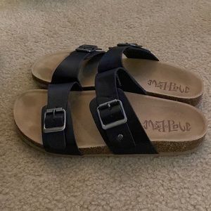 Women’s buckle sandals size 8-Black